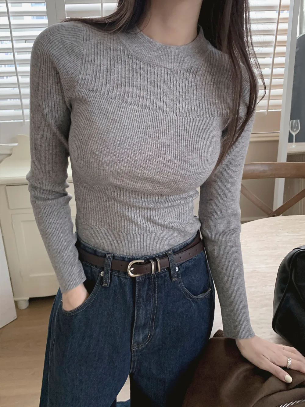 긴팔 티셔츠 모델 착용 이미지-S2L1