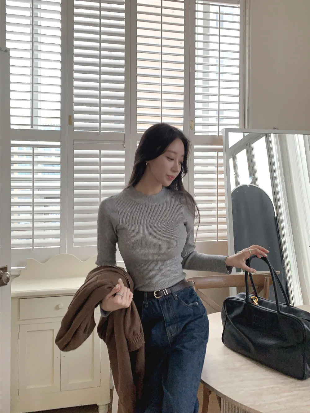 긴팔 티셔츠 모델 착용 이미지-S2L2