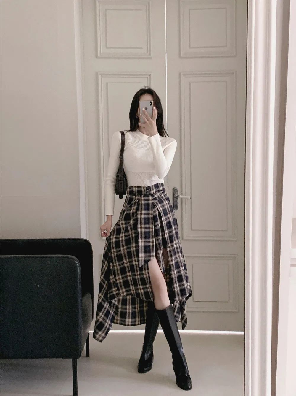 긴팔 티셔츠 모델 착용 이미지-S3L1