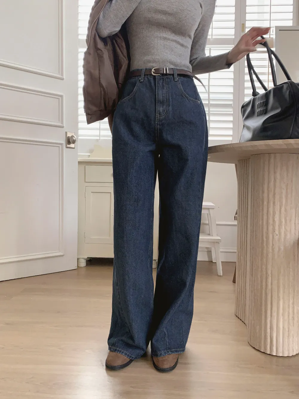 긴팔 티셔츠 모델 착용 이미지-S2L6