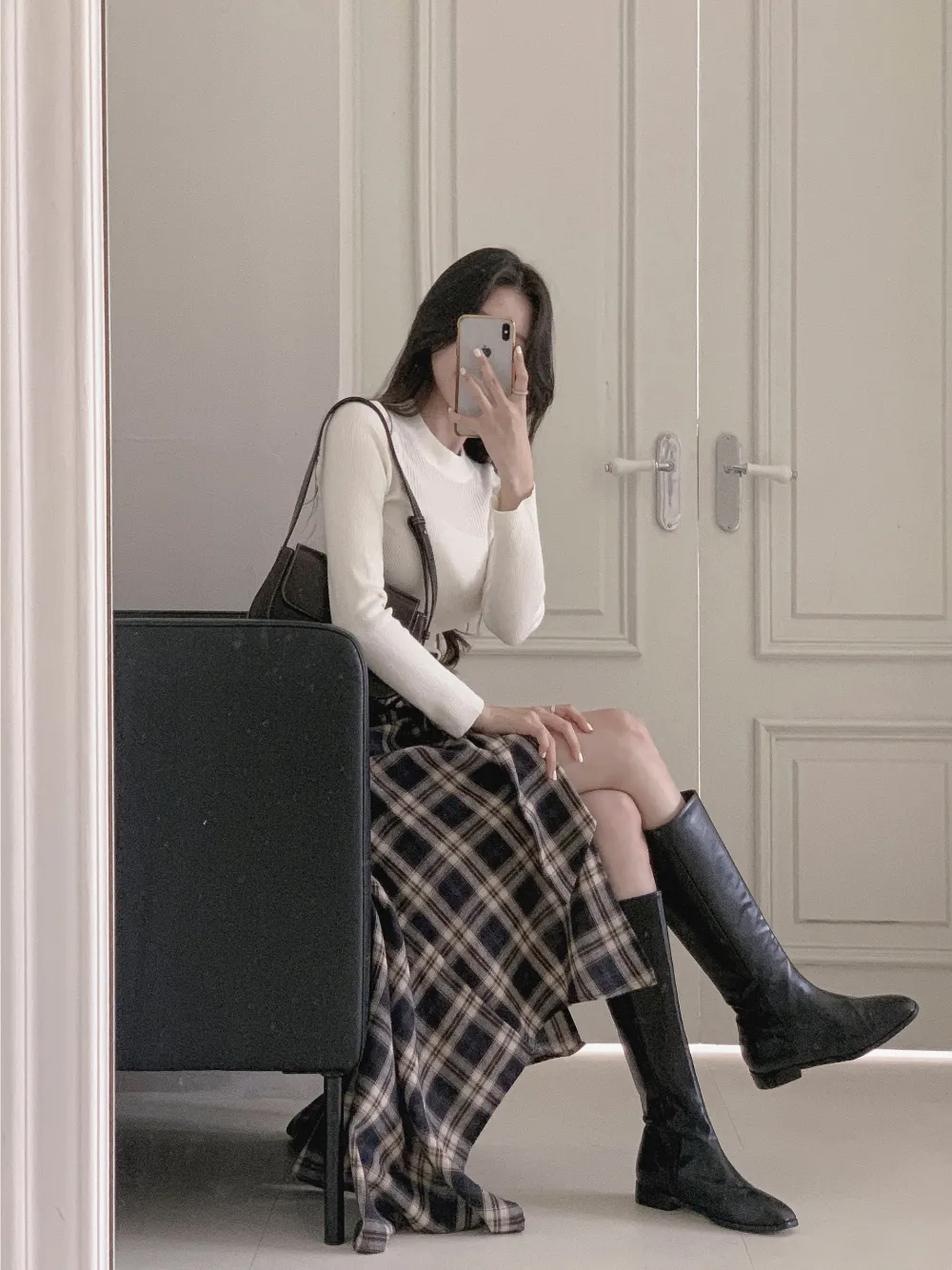 긴팔 티셔츠 모델 착용 이미지-S3L5