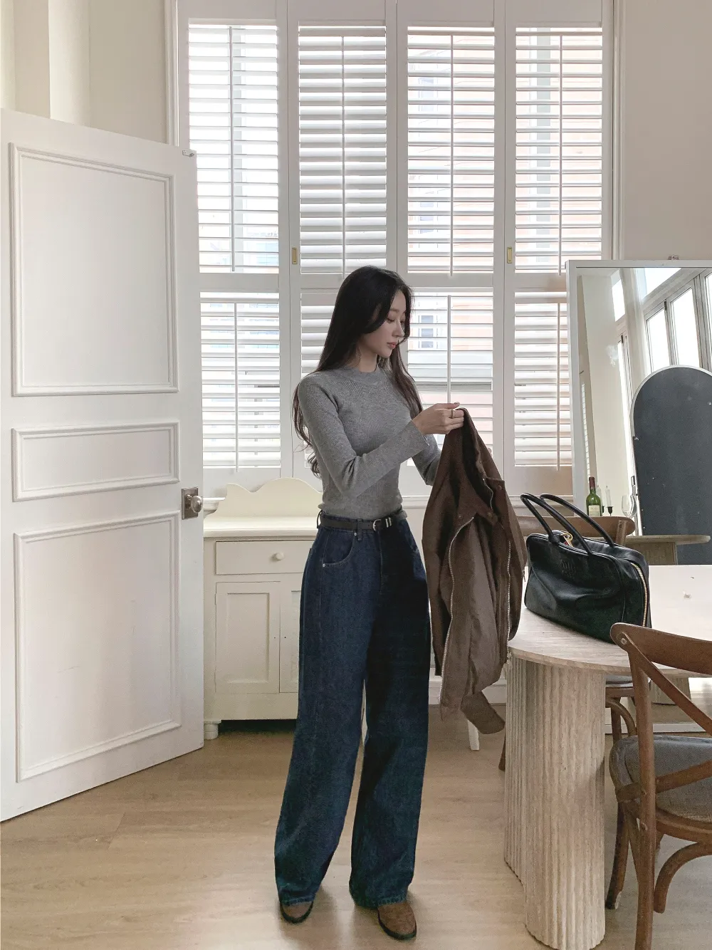 긴팔 티셔츠 모델 착용 이미지-S2L8