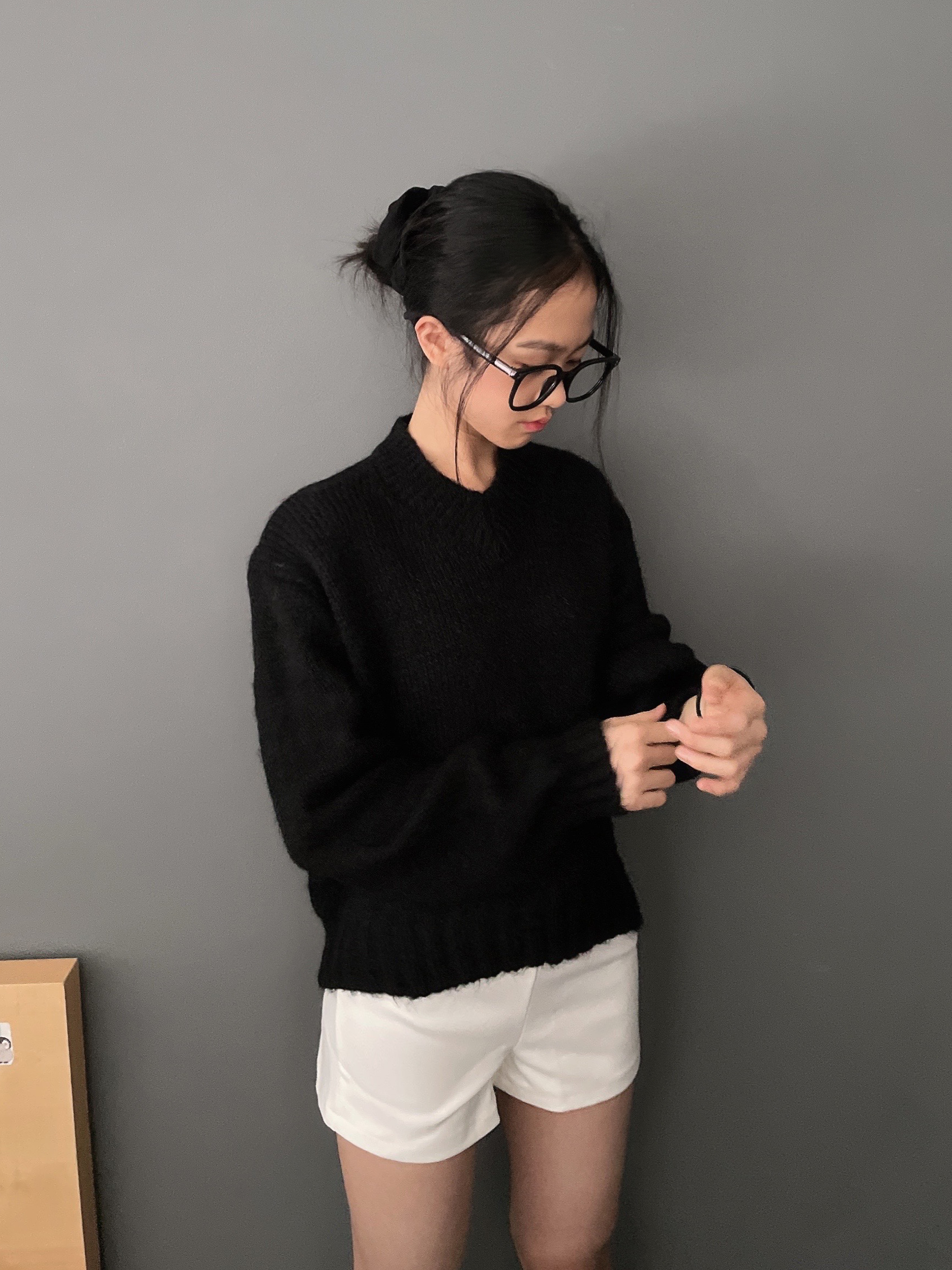 ウール混Vネックシンプルセミクロップドニット | レディース