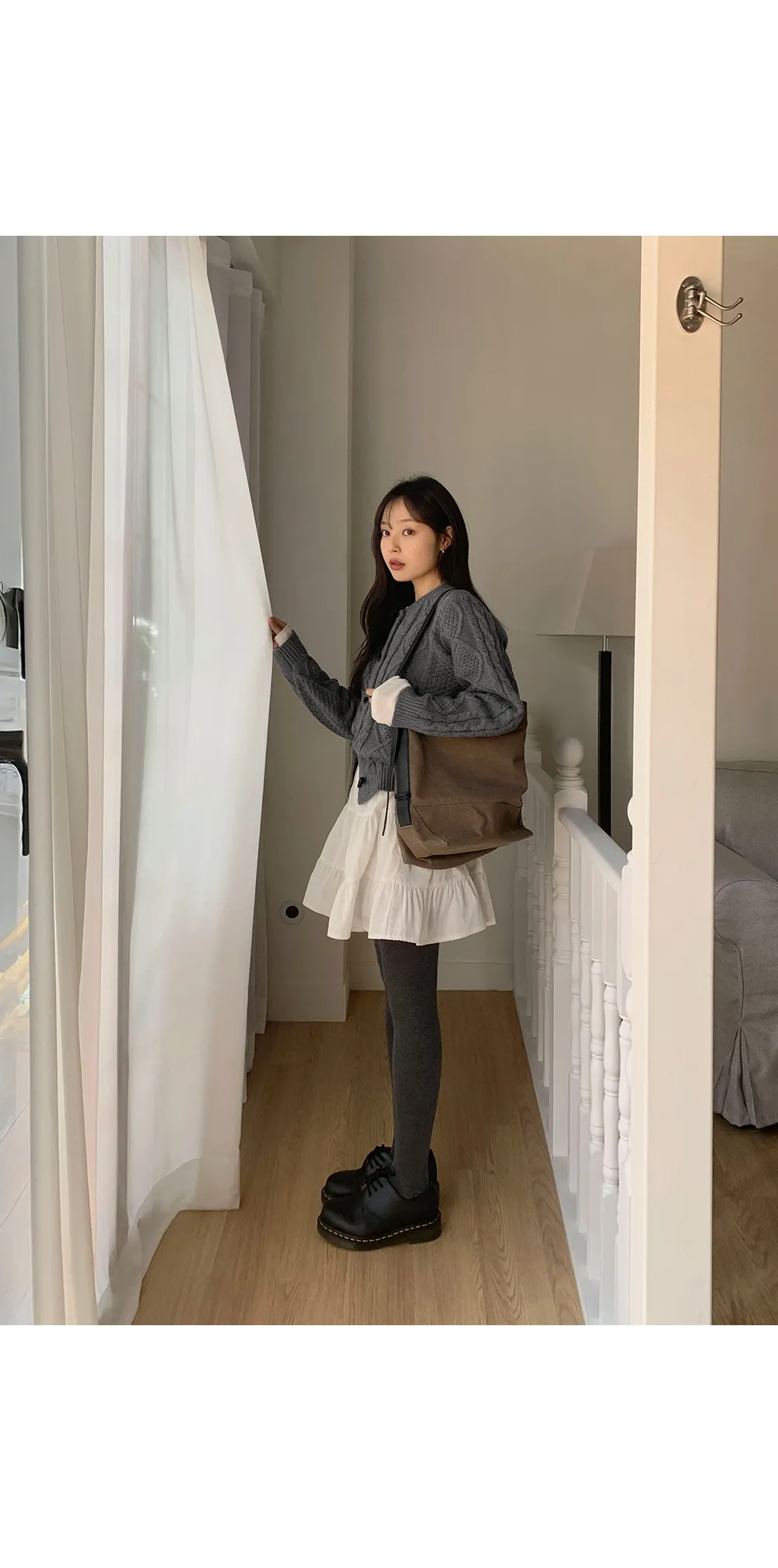 에잇팅 케이블 라운드넥 토글 니트가디건