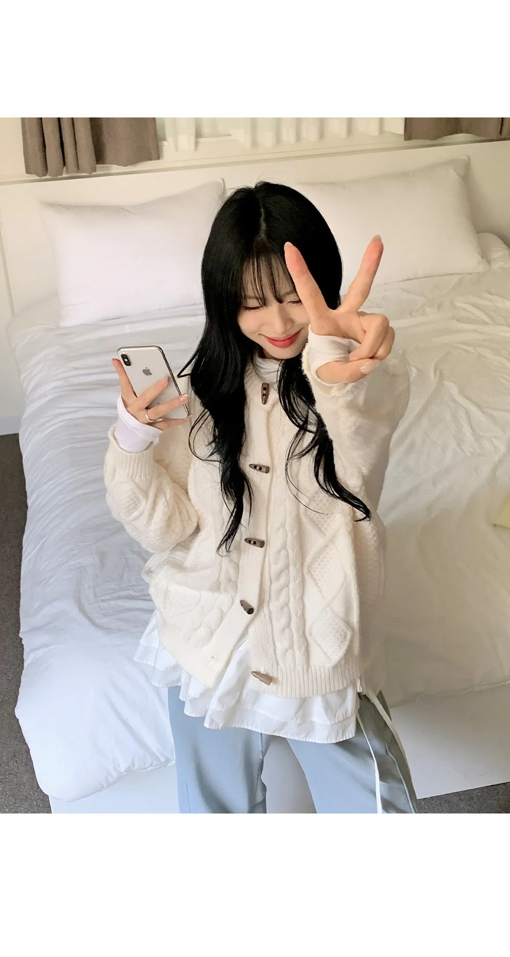 에잇팅 케이블 라운드넥 토글 니트가디건