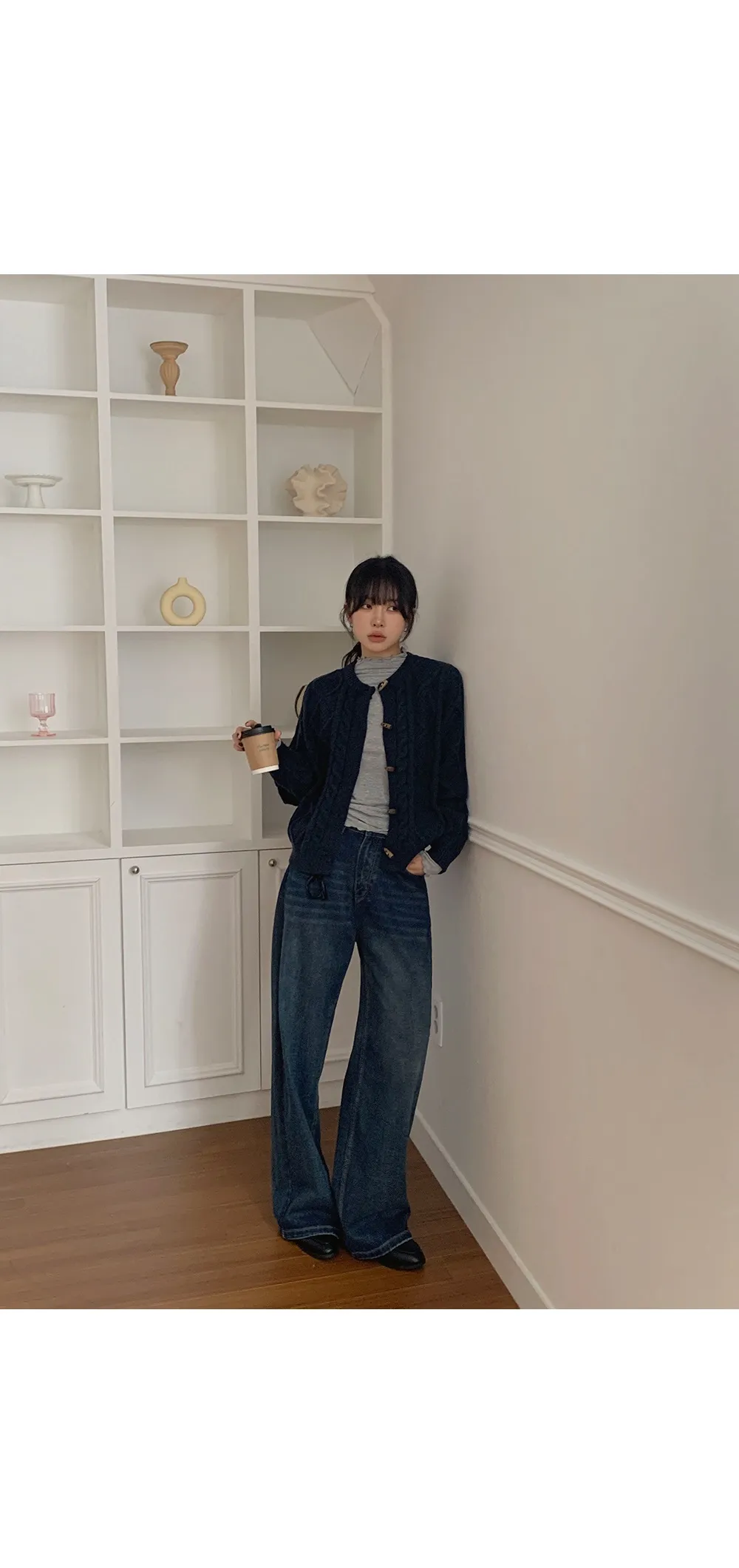 에잇팅 케이블 라운드넥 토글 니트가디건