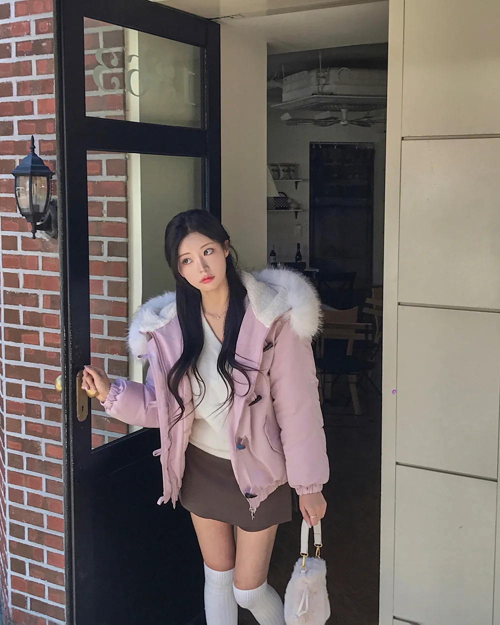 패딩 모델 착용 이미지-S1L116