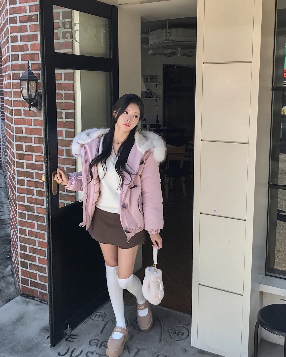 패딩 모델 착용 이미지-S1L108