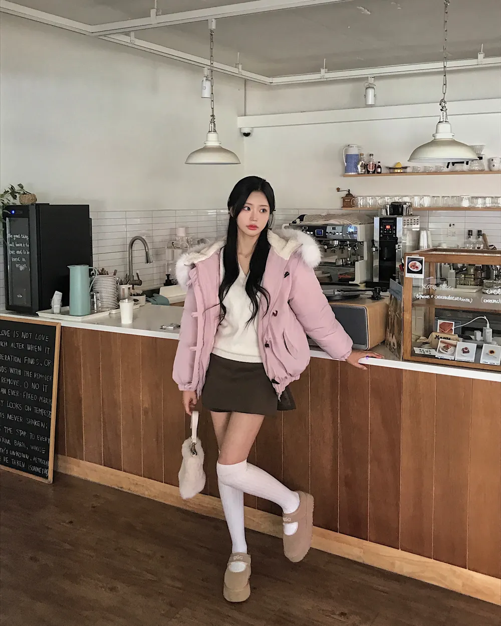 패딩 모델 착용 이미지-S1L107