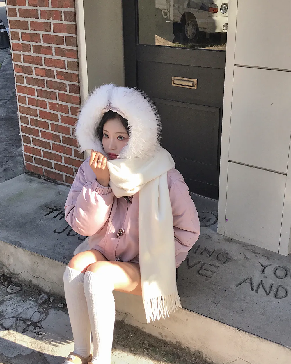 패딩 모델 착용 이미지-S1L104