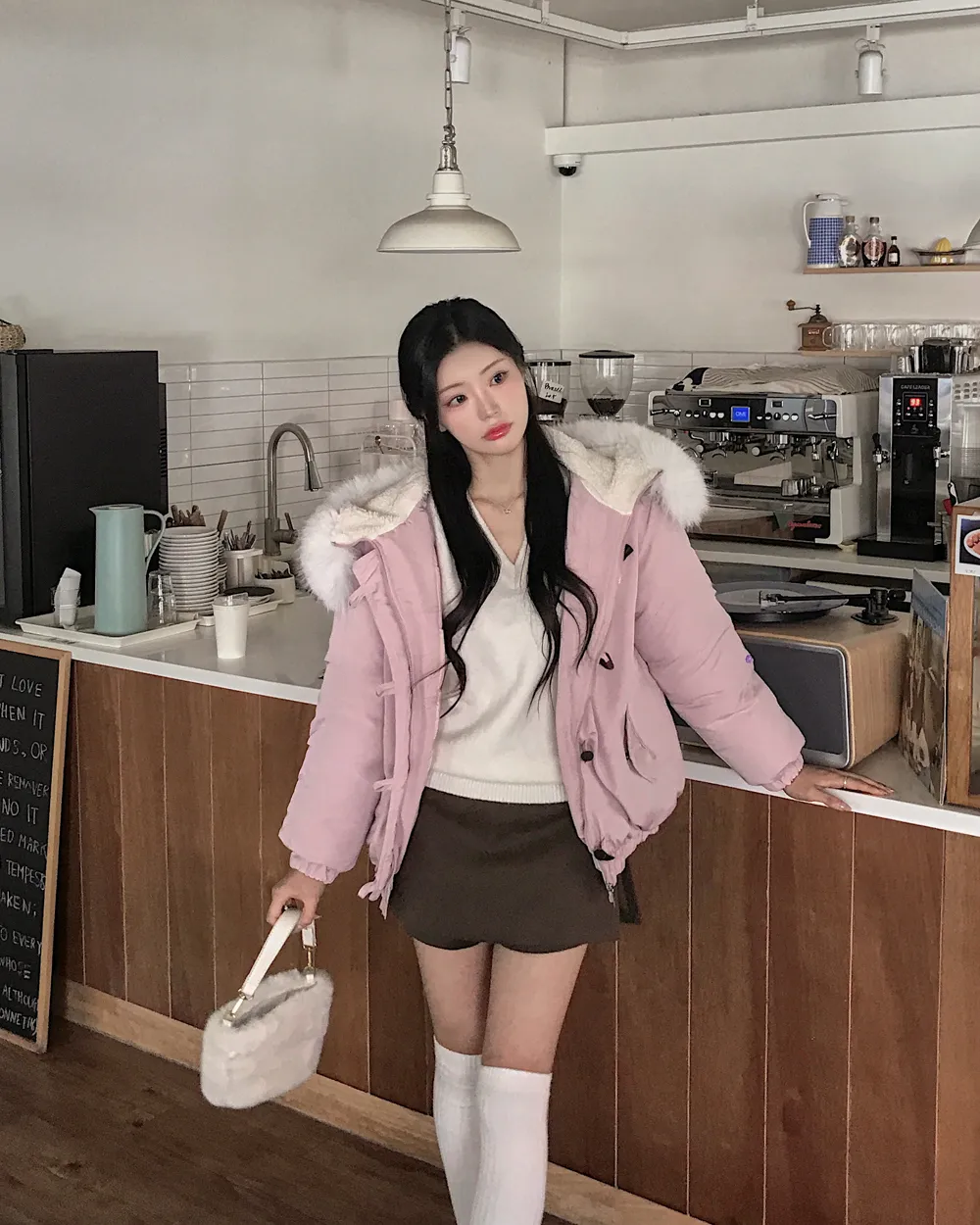 패딩 모델 착용 이미지-S1L111