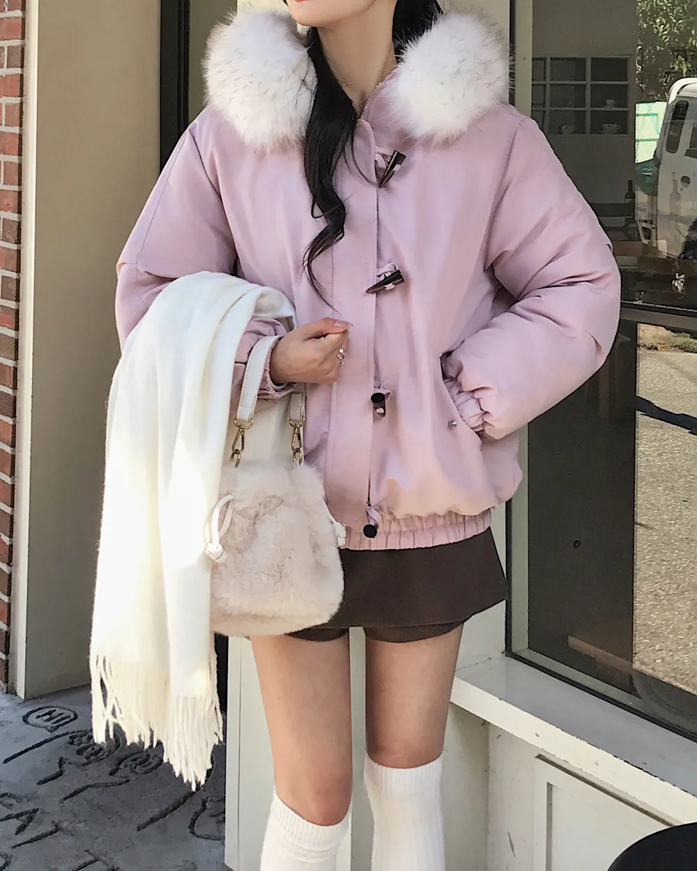 패딩 모델 착용 이미지-S1L105