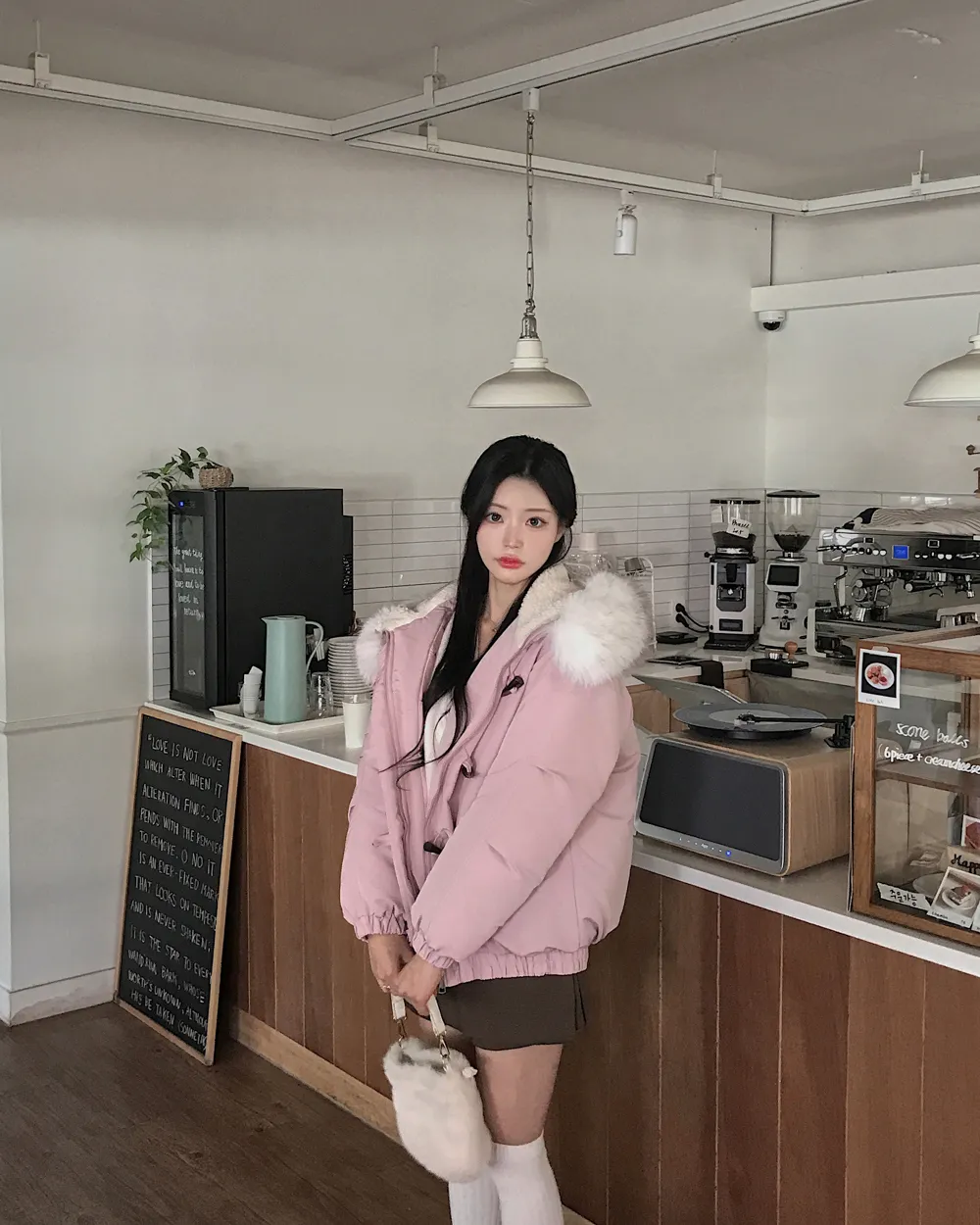 패딩 모델 착용 이미지-S1L113