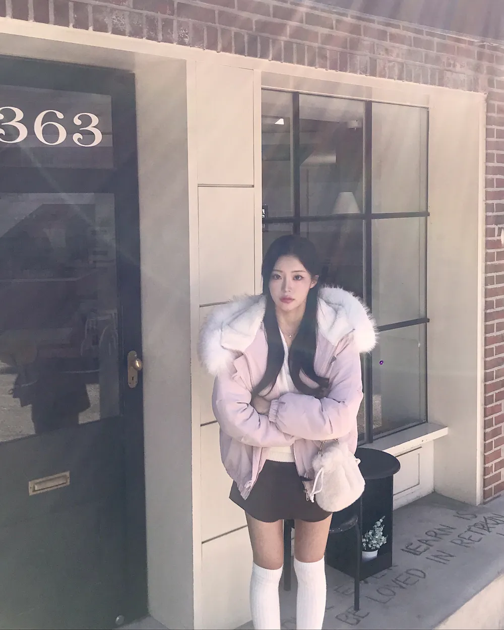 패딩 모델 착용 이미지-S1L99