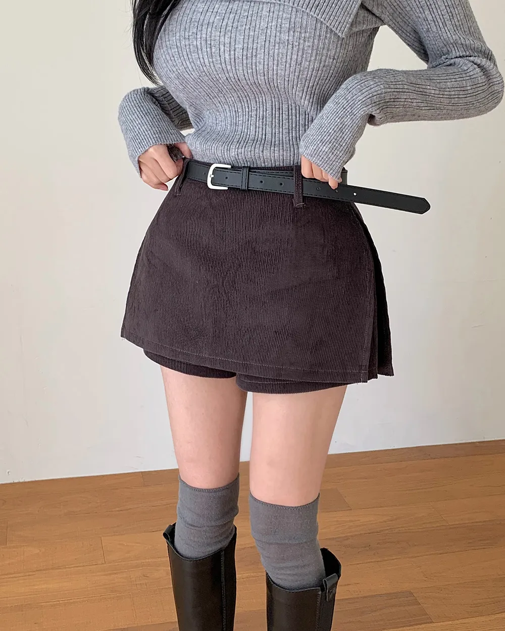 반바지 모델 착용 이미지-S3L34