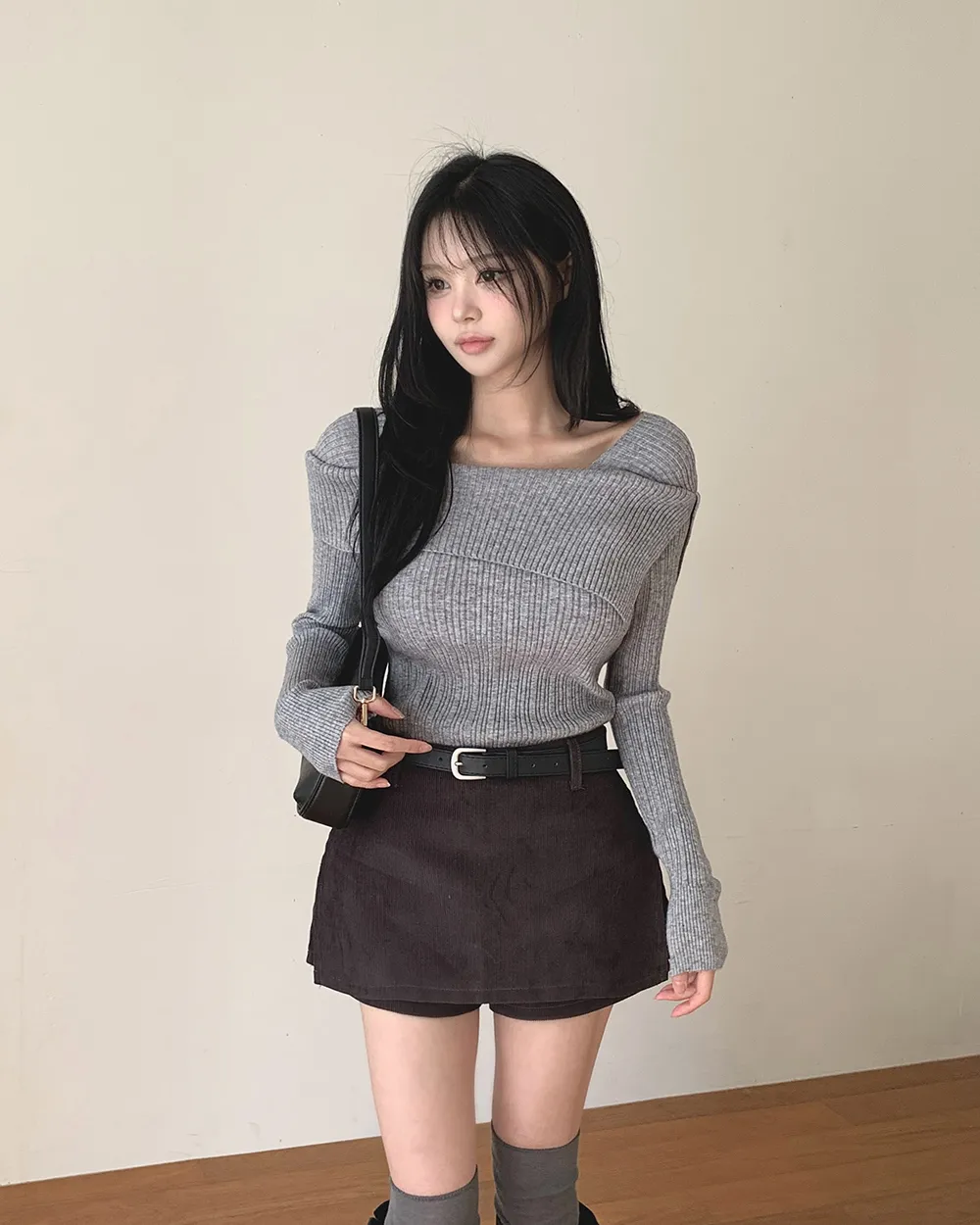 반바지 모델 착용 이미지-S3L32