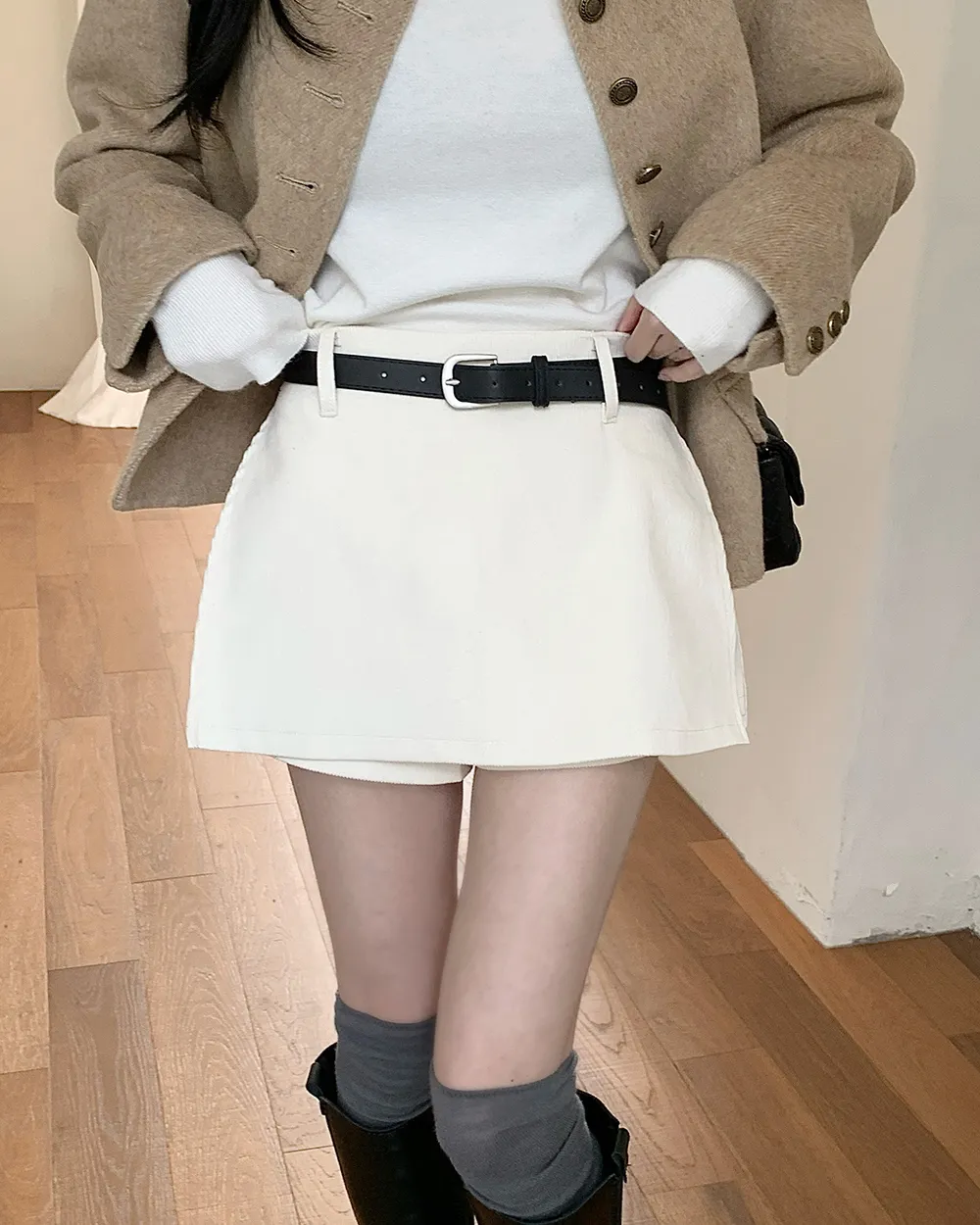 반바지 모델 착용 이미지-S3L10