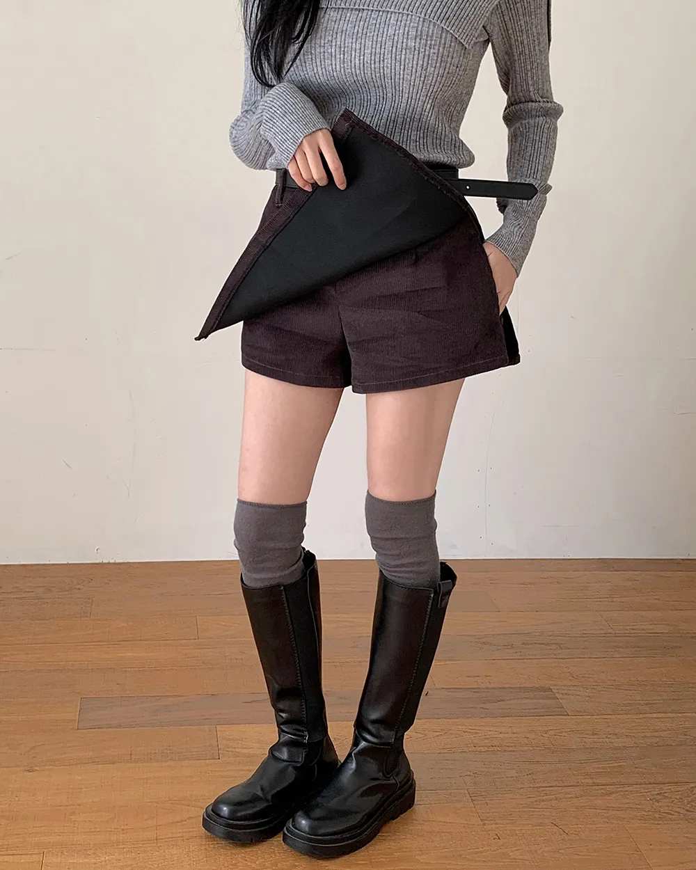 반바지 모델 착용 이미지-S3L30