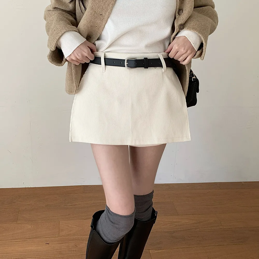 반바지 모델 착용 이미지-S3L11