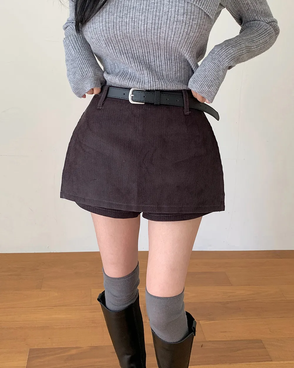 반바지 모델 착용 이미지-S3L28