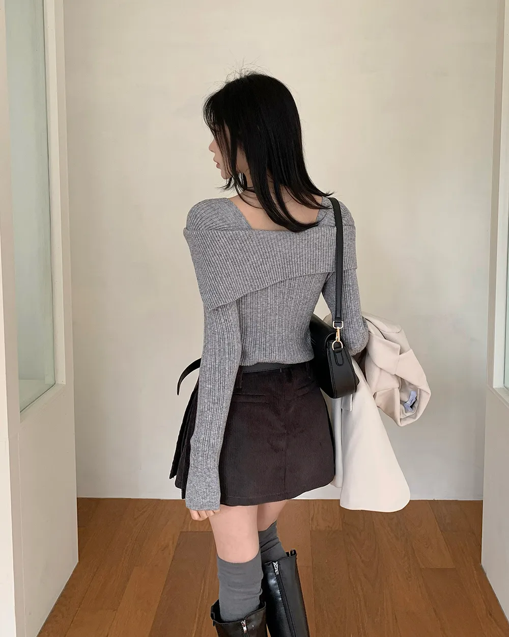 반바지 모델 착용 이미지-S3L37