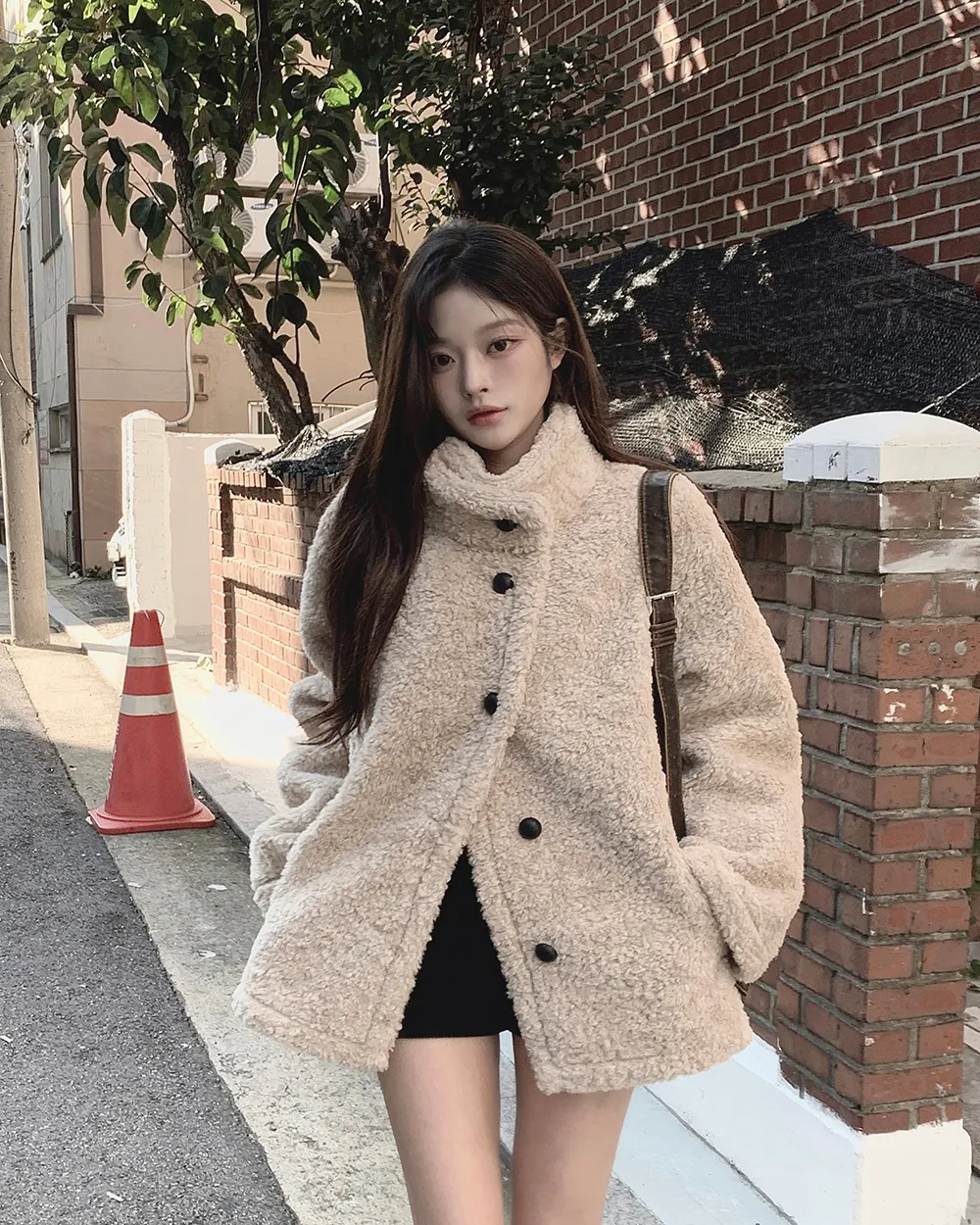 반바지 모델 착용 이미지-S2L17