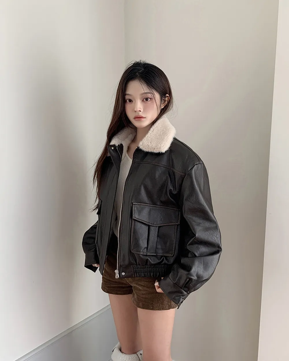 반바지 모델 착용 이미지-S2L23