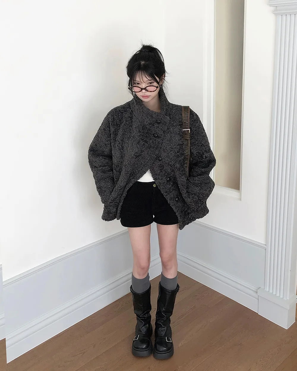 반바지 모델 착용 이미지-S2L39