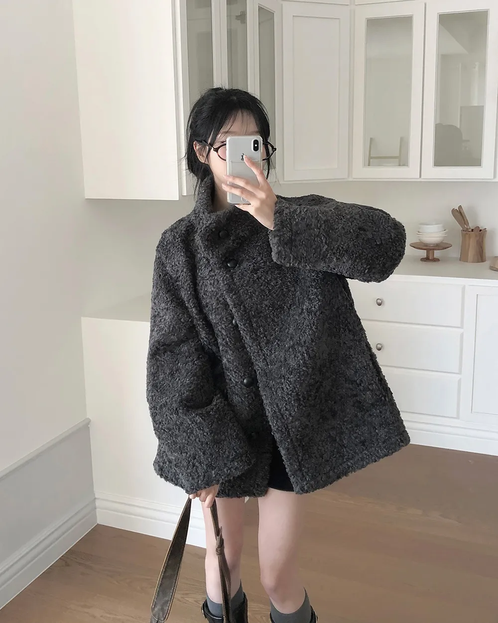 반바지 모델 착용 이미지-S2L42