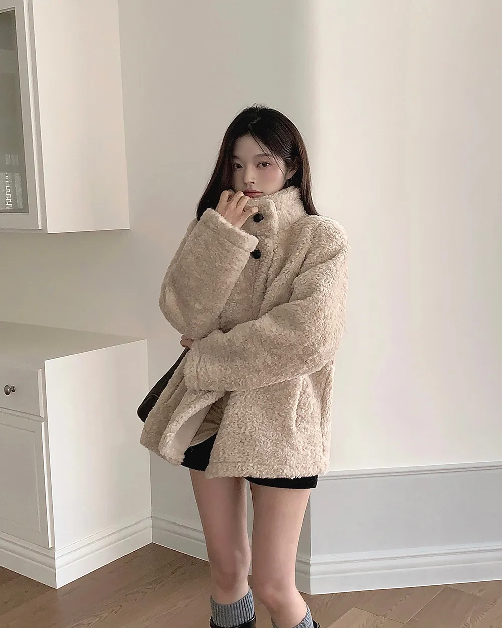 반바지 모델 착용 이미지-S2L19