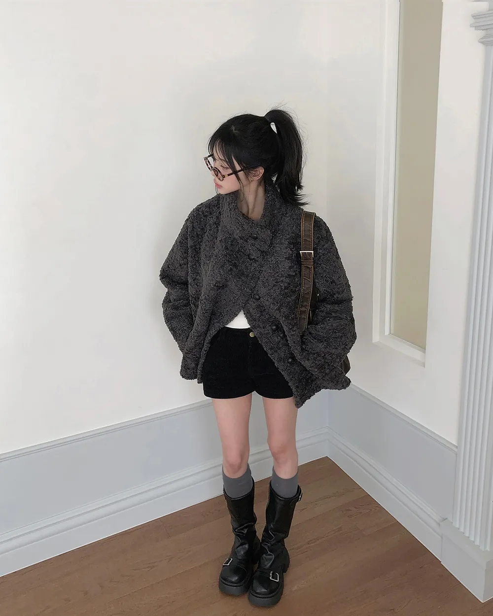 반바지 모델 착용 이미지-S2L38