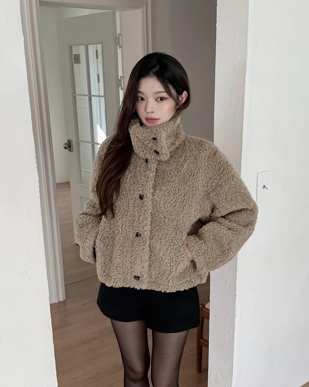 반바지 모델 착용 이미지-S2L34