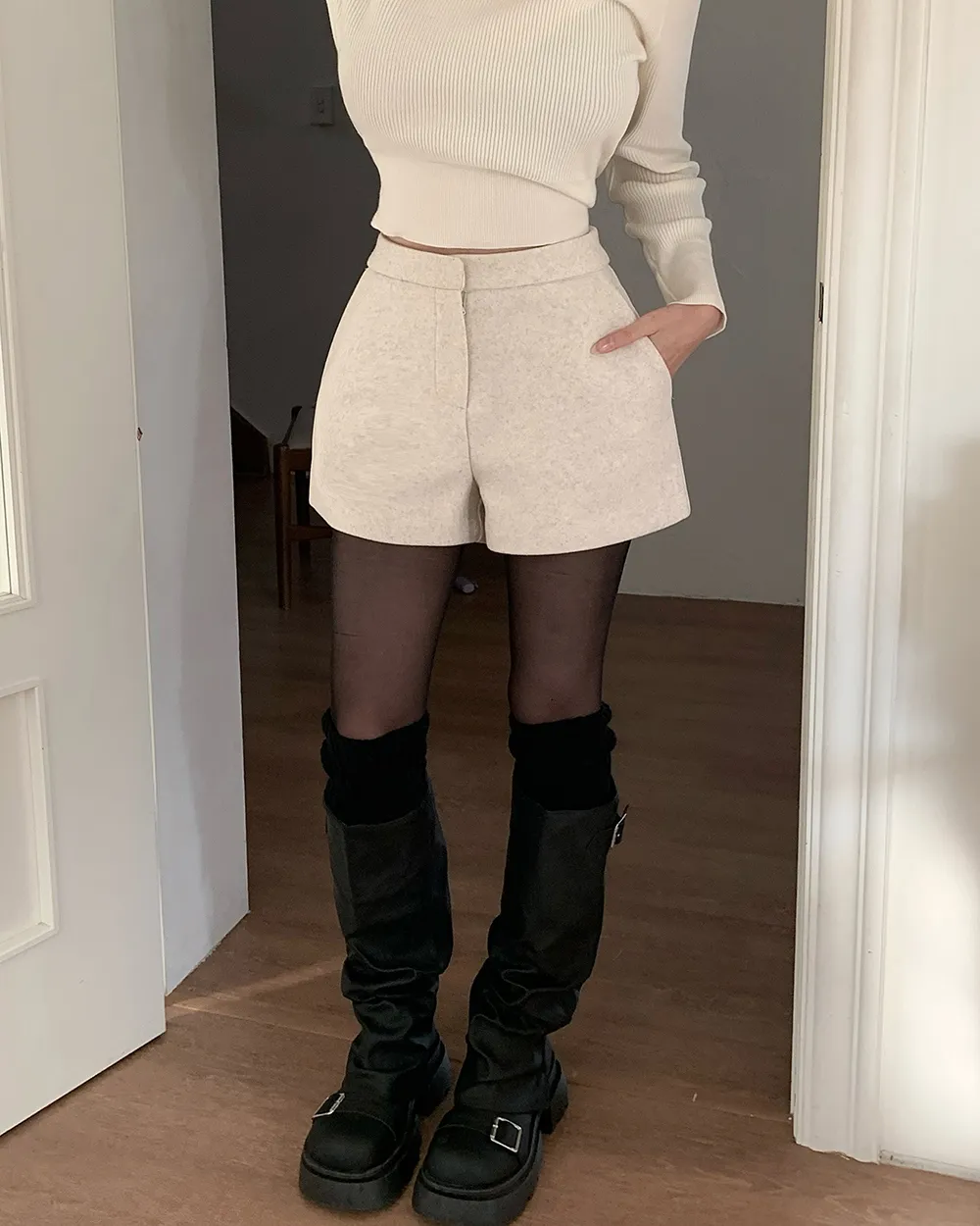 반바지 모델 착용 이미지-S2L5