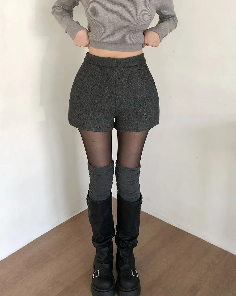 반바지 모델 착용 이미지-S2L10