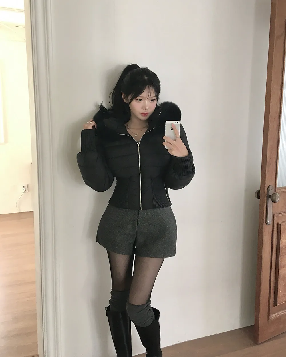 반바지 모델 착용 이미지-S2L25