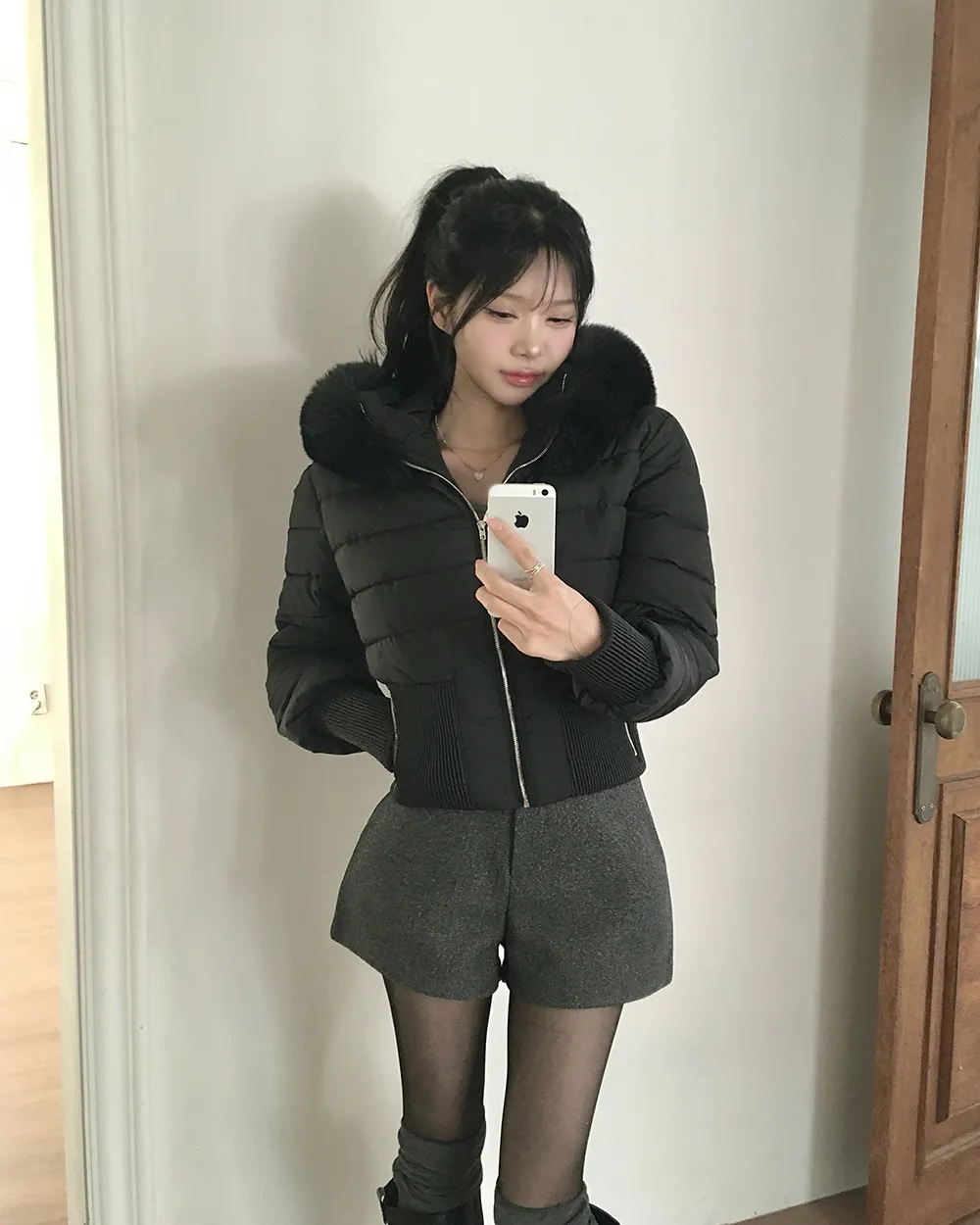 반바지 모델 착용 이미지-S2L24