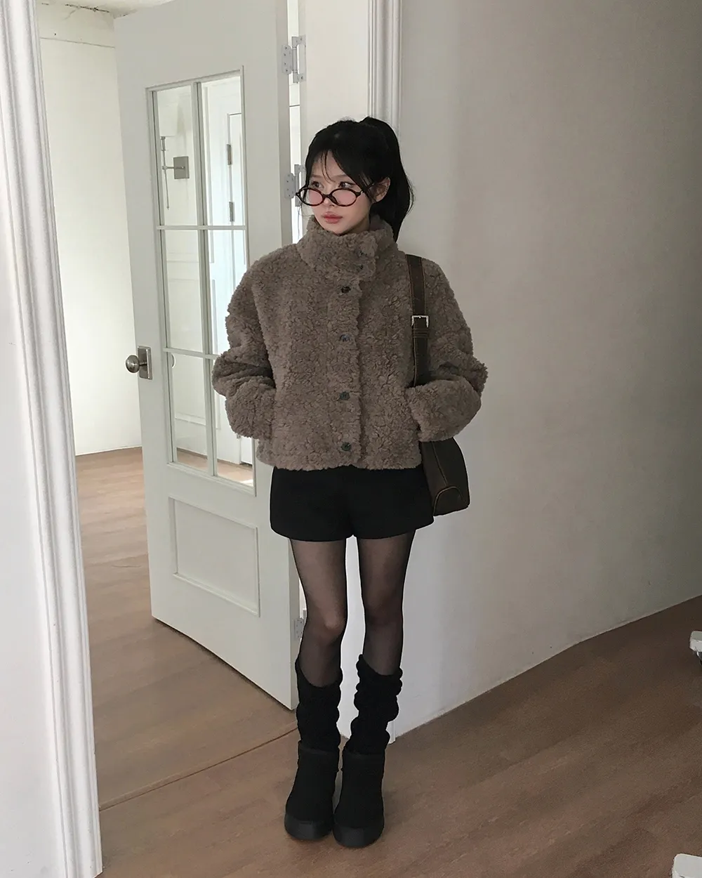 반바지 모델 착용 이미지-S2L26