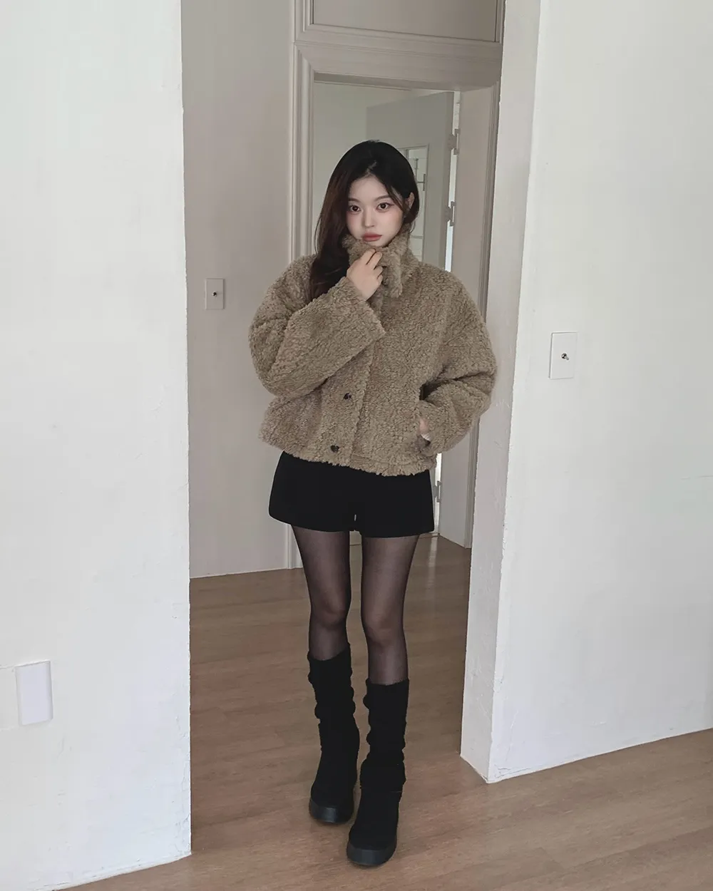 반바지 모델 착용 이미지-S2L35