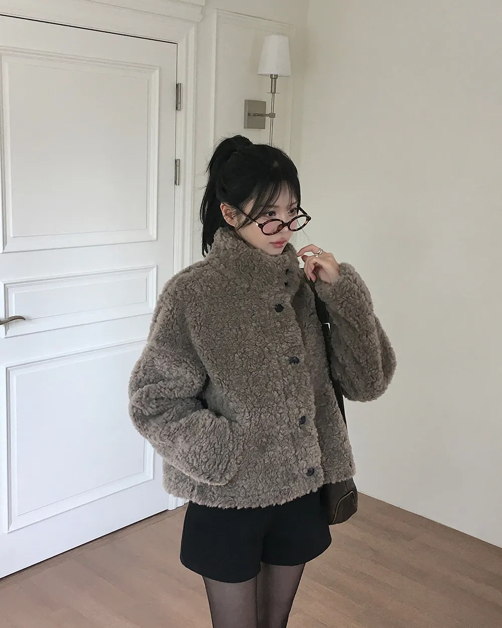 반바지 모델 착용 이미지-S2L48