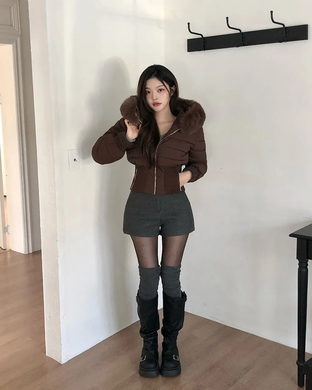 반바지 모델 착용 이미지-S2L11