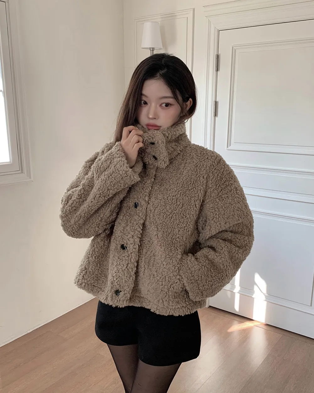 반바지 모델 착용 이미지-S2L39