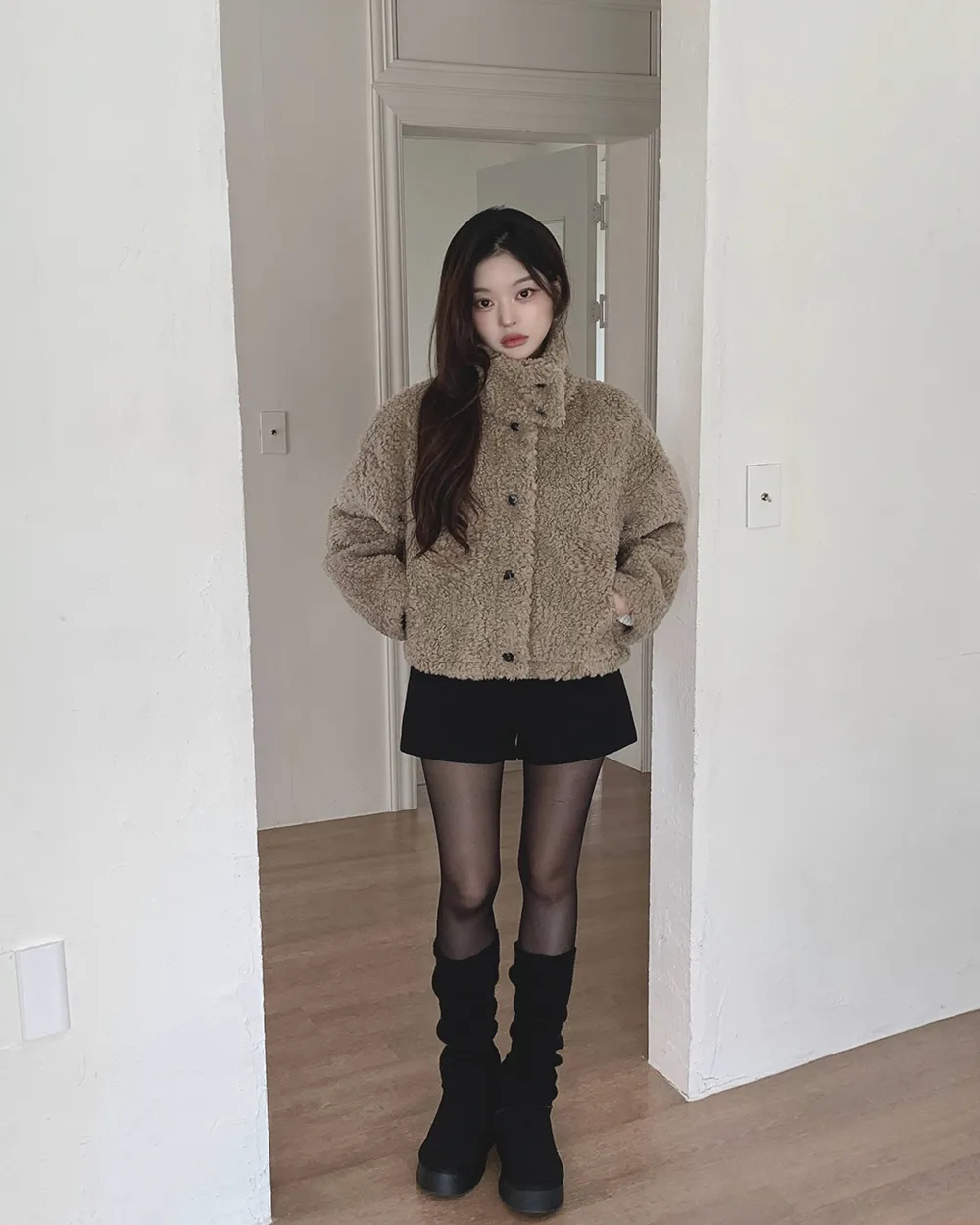 반바지 모델 착용 이미지-S2L36