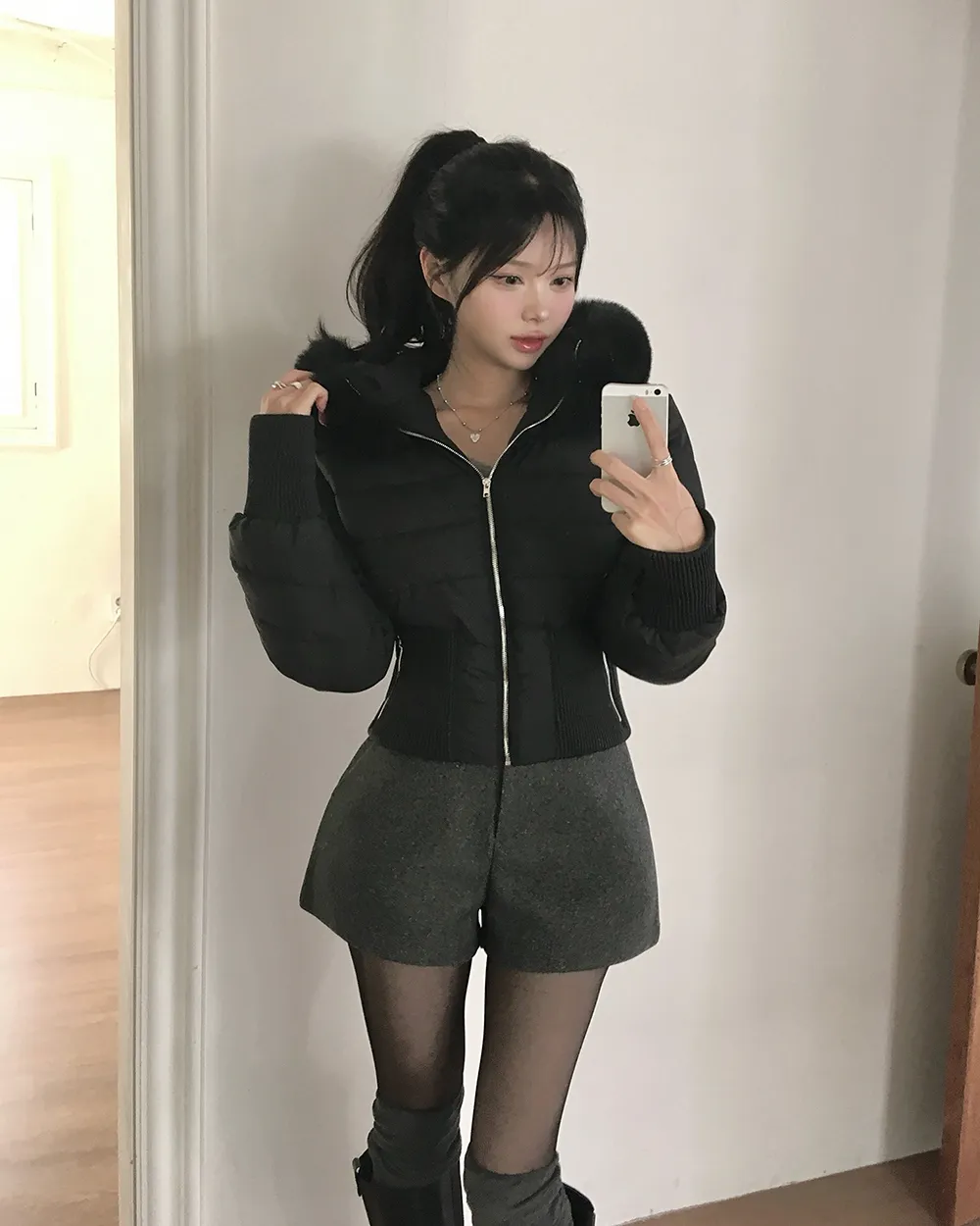 반바지 모델 착용 이미지-S2L22