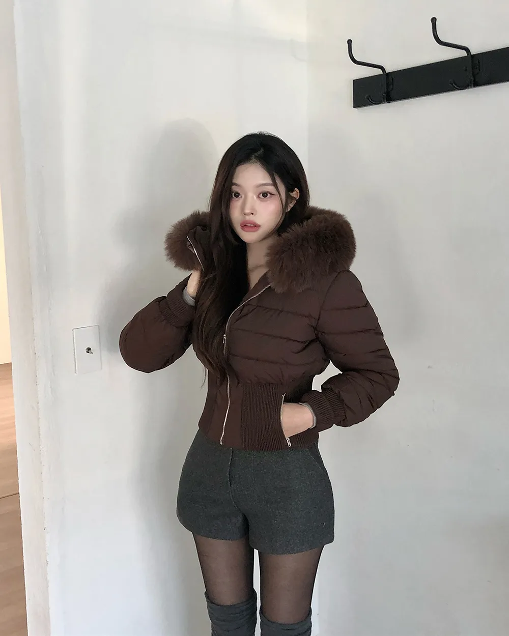 반바지 모델 착용 이미지-S2L68