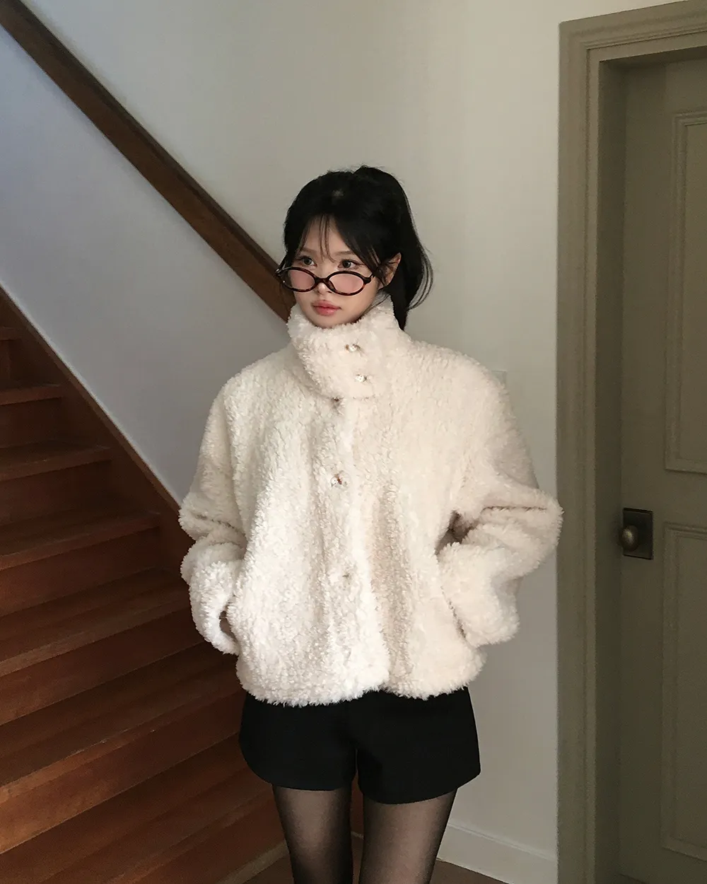 반바지 모델 착용 이미지-S2L53