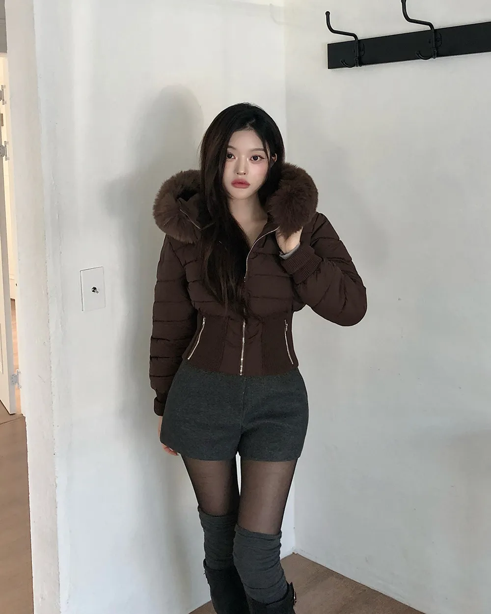 반바지 모델 착용 이미지-S2L66