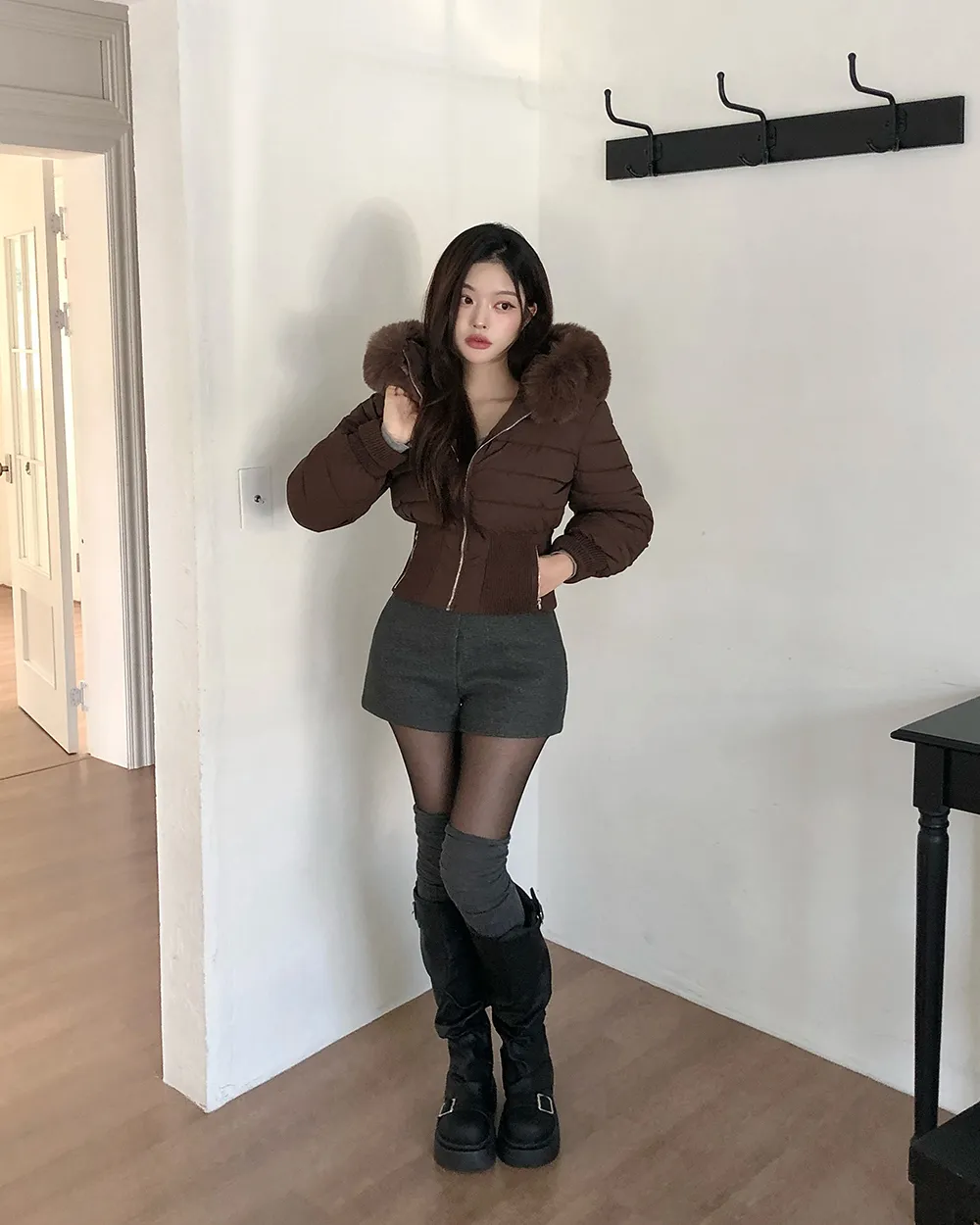 반바지 모델 착용 이미지-S2L12