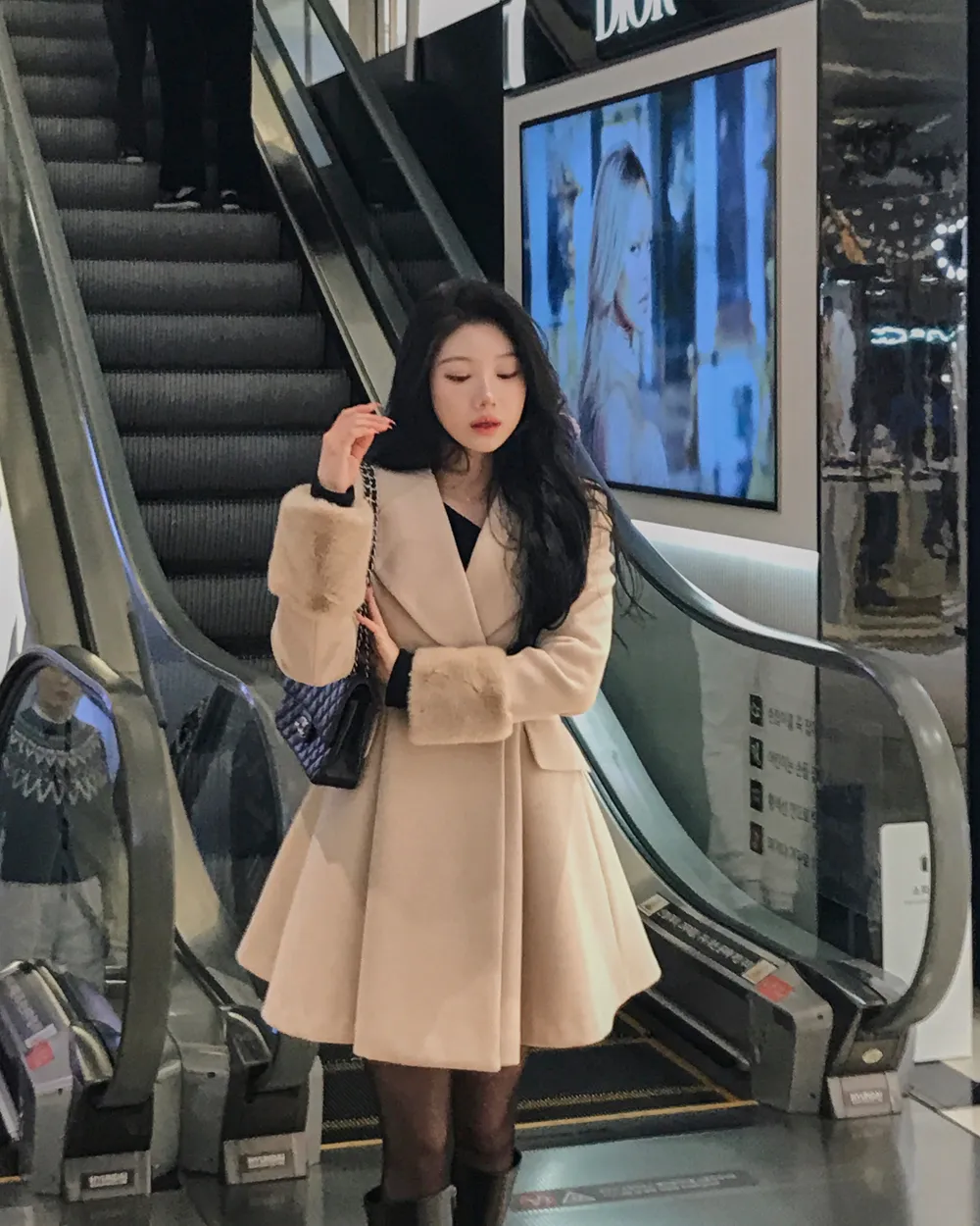 코트 모델 착용 이미지-S1L128