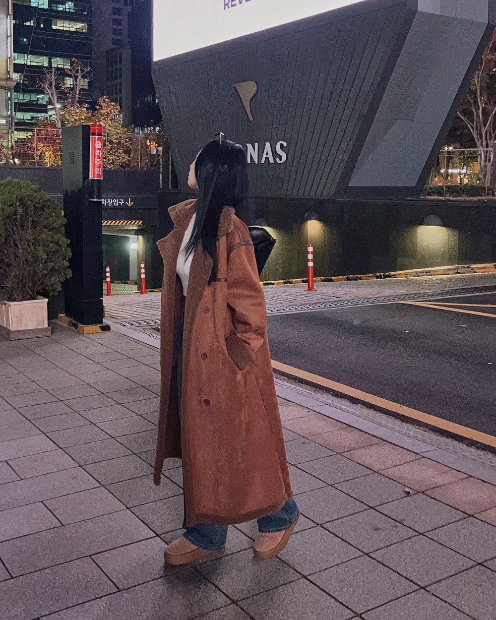 코트 모델 착용 이미지-S2L47