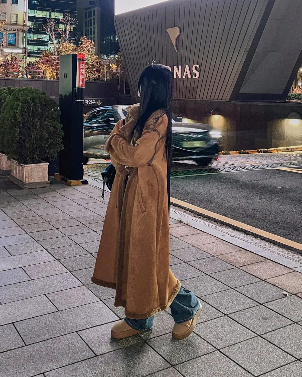 코트 모델 착용 이미지-S2L53